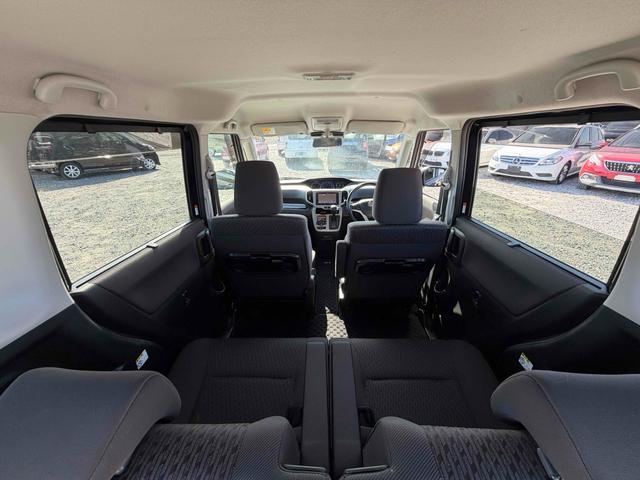 ソリオ ハイブリッドＭＺ　ＥＴＣ　バックカメラ　オートクルーズコントロール　レーンアシスト　衝突被害軽減システム　両側電動スライドドア　オートライト　ＨＩＤ　スマートキー　アイドリングストップ　シートヒーター　ウォークスルー（12枚目）