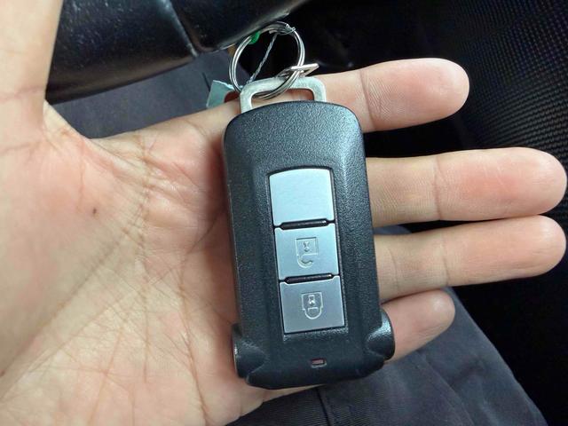 ｅＫスペースカスタム カスタムＴ　ｅ－アシスト　バックカメラ　両側電動スライドドア　衝突被害軽減システム　ＨＩＤ　スマートキー　アイドリングストップ　電動格納ミラー　ベンチシート　ＣＶＴ　盗難防止システム　ＡＢＳ　ＥＳＣ　ＣＤ（7枚目）