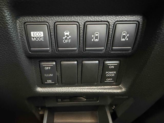 エルグランド ライダー ブラックライン 黒本革シート ドライブレコーダー ETC 全周囲カメラ ナビ クリアランスソナー 両側電動スライドドア オートライト HID スマートキー 電動格納ミラー シートヒーター 後席モニター 3列シート フルフラット(8枚目)