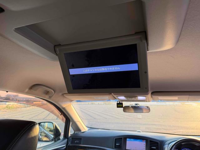 エルグランド ライダー ブラックライン 黒本革シート ドライブレコーダー ETC 全周囲カメラ ナビ クリアランスソナー 両側電動スライドドア オートライト HID スマートキー 電動格納ミラー シートヒーター 後席モニター 3列シート フルフラット(12枚目)