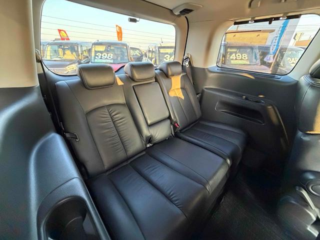 エルグランド ライダー ブラックライン 黒本革シート ドライブレコーダー ETC 全周囲カメラ ナビ クリアランスソナー 両側電動スライドドア オートライト HID スマートキー 電動格納ミラー シートヒーター 後席モニター 3列シート フルフラット(13枚目)