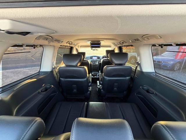 エルグランド ライダー ブラックライン 黒本革シート ドライブレコーダー ETC 全周囲カメラ ナビ クリアランスソナー 両側電動スライドドア オートライト HID スマートキー 電動格納ミラー シートヒーター 後席モニター 3列シート フルフラット(14枚目)