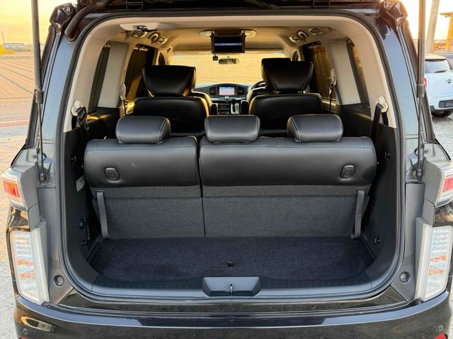 エルグランド ライダー ブラックライン 黒本革シート ドライブレコーダー ETC 全周囲カメラ ナビ クリアランスソナー 両側電動スライドドア オートライト HID スマートキー 電動格納ミラー シートヒーター 後席モニター 3列シート フルフラット(15枚目)