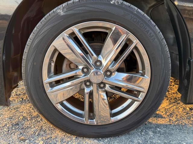 エルグランド ライダー ブラックライン 黒本革シート ドライブレコーダー ETC 全周囲カメラ ナビ クリアランスソナー 両側電動スライドドア オートライト HID スマートキー 電動格納ミラー シートヒーター 後席モニター 3列シート フルフラット(16枚目)