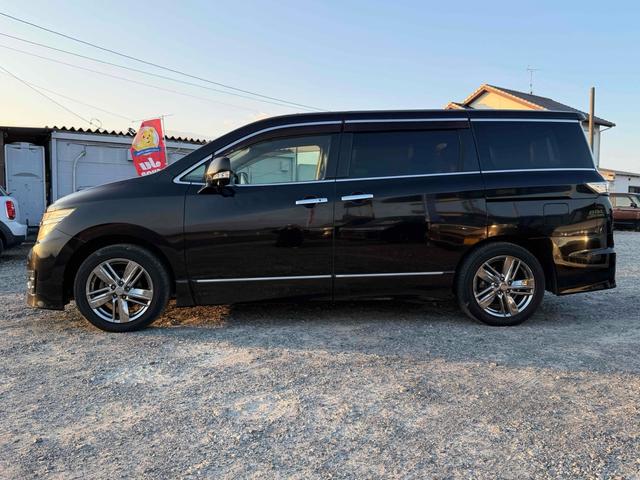 エルグランド ライダー ブラックライン 黒本革シート ドライブレコーダー ETC 全周囲カメラ ナビ クリアランスソナー 両側電動スライドドア オートライト HID スマートキー 電動格納ミラー シートヒーター 後席モニター 3列シート フルフラット(17枚目)