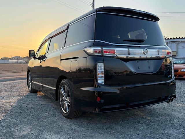 エルグランド ライダー ブラックライン 黒本革シート ドライブレコーダー ETC 全周囲カメラ ナビ クリアランスソナー 両側電動スライドドア オートライト HID スマートキー 電動格納ミラー シートヒーター 後席モニター 3列シート フルフラット(22枚目)