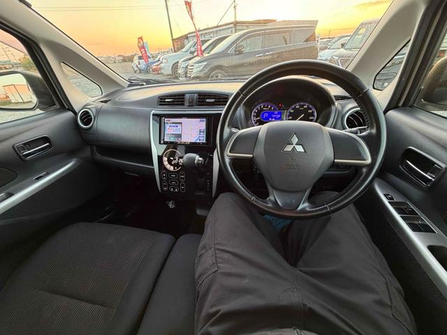 ｅＫカスタム Ｔ　ＥＴＣ　バックカメラ　ナビ　ＴＶ　ＨＩＤ　スマートキー　電動格納ミラー　ベンチシート　ＣＶＴ　盗難防止システム　ＡＢＳ　アルミホイール　衝突安全ボディ　エアコン　パワーステアリング　パワーウィンドウ（2枚目）