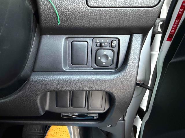 ｅＫカスタム Ｔ　ＥＴＣ　バックカメラ　ナビ　ＴＶ　ＨＩＤ　スマートキー　電動格納ミラー　ベンチシート　ＣＶＴ　盗難防止システム　ＡＢＳ　アルミホイール　衝突安全ボディ　エアコン　パワーステアリング　パワーウィンドウ（7枚目）