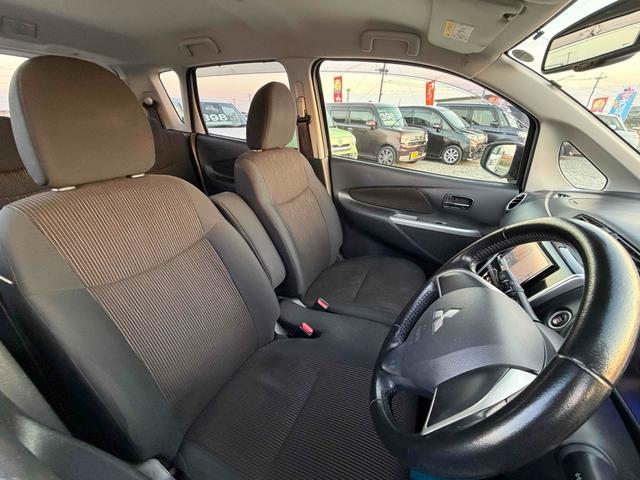 ｅＫカスタム Ｔ　ＥＴＣ　バックカメラ　ナビ　ＴＶ　ＨＩＤ　スマートキー　電動格納ミラー　ベンチシート　ＣＶＴ　盗難防止システム　ＡＢＳ　アルミホイール　衝突安全ボディ　エアコン　パワーステアリング　パワーウィンドウ（8枚目）