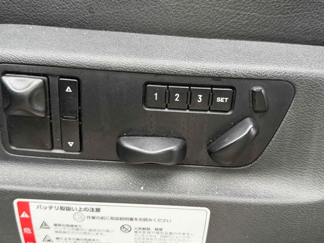 カイエン 　ベースグレード　４ＷＤ　左ハンドル　ドライブレコーダー　ＥＴＣ　バックカメラ　クリアランスソナー　オートクルーズコントロール　パワーシート　ターボ　ナビ　ＴＶ　アルミホイール　キーレスエントリー（12枚目）