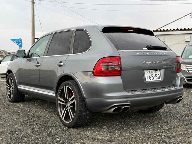 カイエン 　ベースグレード　４ＷＤ　左ハンドル　ドライブレコーダー　ＥＴＣ　バックカメラ　クリアランスソナー　オートクルーズコントロール　パワーシート　ターボ　ナビ　ＴＶ　アルミホイール　キーレスエントリー（18枚目）