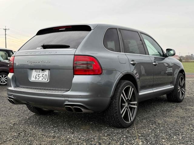 カイエン 　ベースグレード　４ＷＤ　左ハンドル　ドライブレコーダー　ＥＴＣ　バックカメラ　クリアランスソナー　オートクルーズコントロール　パワーシート　ターボ　ナビ　ＴＶ　アルミホイール　キーレスエントリー（23枚目）