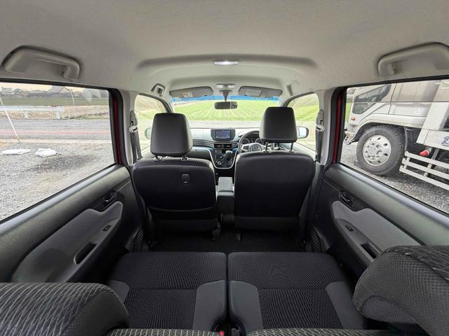 ステラ カスタムＲ　スマートアシスト　衝突被害軽減システム　オートライト　ＬＥＤヘッドランプ　スマートキー　アイドリングストップ　シートヒーター　ベンチシート　ＣＶＴ　盗難防止システム　ＡＢＳ　ＥＳＣ　ＣＤ　ＵＳＢ　Ｂｌｕｅｔｏｏｔｈ（17枚目）