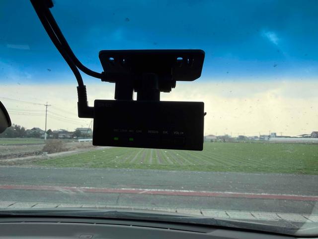 オデッセイハイブリッド ハイブリッドアブソルート・ＥＸホンダセンシング　ハイブリッド　ドライブレコーダー　全周囲カメラ　ナビ　ＴＶ　両側電動スライドドア　クリアランスソナー　オートクルーズコントロール　レーンアシスト　パークアシスト　衝突被害軽減システム　オートライト（10枚目）