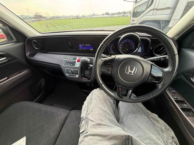 Ｎ－ＯＮＥ プレミアム・Ｌパッケージ　バックカメラ　オートライト　ＨＩＤ　スマートキー　アイドリングストップ　電動格納ミラー　ＣＶＴ　盗難防止システム　ＡＢＳ　ＥＳＣ　アルミホイール　衝突安全ボディ　エアコン　パワーステアリング（2枚目）