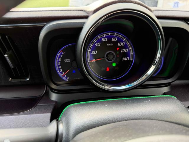 Ｎ－ＯＮＥ プレミアム・Ｌパッケージ　バックカメラ　オートライト　ＨＩＤ　スマートキー　アイドリングストップ　電動格納ミラー　ＣＶＴ　盗難防止システム　ＡＢＳ　ＥＳＣ　アルミホイール　衝突安全ボディ　エアコン　パワーステアリング（3枚目）