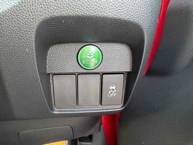 Ｎ－ＯＮＥ プレミアム・Ｌパッケージ　バックカメラ　オートライト　ＨＩＤ　スマートキー　アイドリングストップ　電動格納ミラー　ＣＶＴ　盗難防止システム　ＡＢＳ　ＥＳＣ　アルミホイール　衝突安全ボディ　エアコン　パワーステアリング（7枚目）