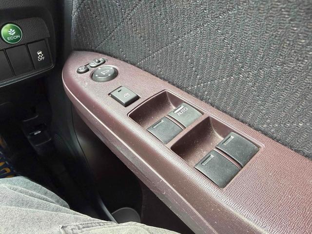 Ｎ－ＯＮＥ プレミアム・Ｌパッケージ　バックカメラ　オートライト　ＨＩＤ　スマートキー　アイドリングストップ　電動格納ミラー　ＣＶＴ　盗難防止システム　ＡＢＳ　ＥＳＣ　アルミホイール　衝突安全ボディ　エアコン　パワーステアリング（8枚目）