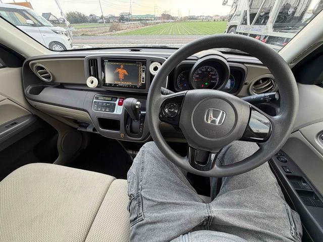 Ｎ－ＯＮＥ Ｇ・Ｌパッケージ　バックカメラ　ナビ　ＴＶ　オートライト　ＨＩＤ　スマートキー　アイドリングストップ　電動格納ミラー　ベンチシート　ＣＶＴ　盗難防止システム　ＡＢＳ　ＥＳＣ　衝突安全ボディ　エアコン　パワーステアリング（2枚目）