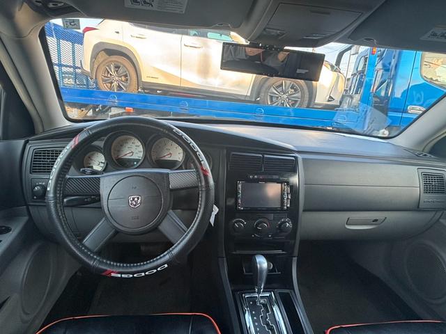 ダッジ・マグナム ＳＥ　社外アルミ２２インチ　キ－レス　ハ－フレザ－シ－ト　社外ヘッドライト（4枚目）