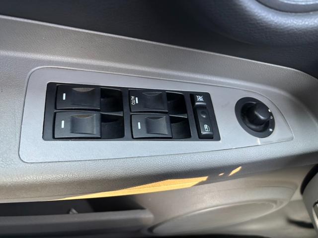 ダッジ・マグナム ＳＥ　社外アルミ２２インチ　キ－レス　ハ－フレザ－シ－ト　社外ヘッドライト（6枚目）