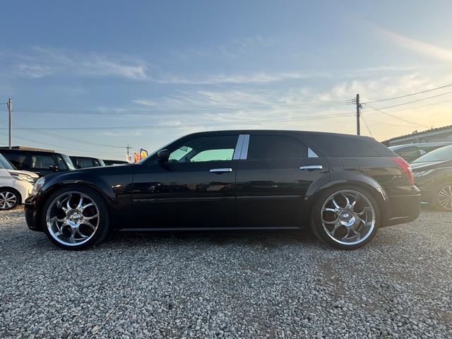 ダッジ・マグナム ＳＥ　社外アルミ２２インチ　キ－レス　ハ－フレザ－シ－ト　社外ヘッドライト（13枚目）