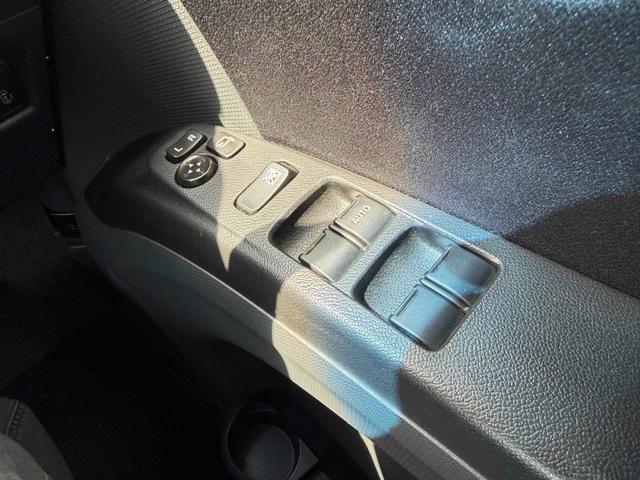 ソリオ Ｓ　ＥＴＣ　バックカメラ　ナビ　オートクルーズコントロール　衝突被害軽減システム　両側電動スライドドア　ＨＩＤ　スマートキー　電動格納ミラー　ウォークスルー　ＣＶＴ　アルミホイール　盗難防止システム（9枚目）