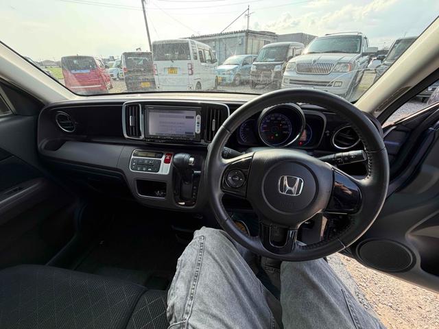Ｎ－ＯＮＥ プレミアム・Ｌパッケージ　ＥＴＣ　バックカメラ　ＨＩＤ　スマートキー　ベンチシート　ＣＶＴ　盗難防止システム　ＡＢＳ　ＥＳＣ　アルミホイール　衝突安全ボディ　エアコン　パワーステアリング　パワーウィンドウ　運転席エアバッグ（2枚目）