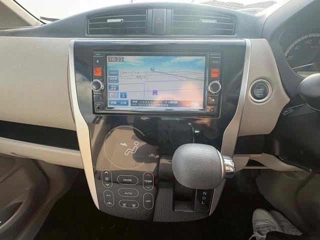 デイズ Ｘ　ＥＴＣ　全周囲カメラ　ナビ　クリアランスソナー　スマートキー　アイドリングストップ　電動格納ミラー　ベンチシート　ＣＶＴ　盗難防止システム　ＡＢＳ　ミュージックプレイヤー接続可　衝突安全ボディ（3枚目）