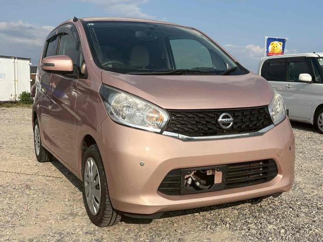 デイズ Ｘ　ＥＴＣ　全周囲カメラ　ナビ　クリアランスソナー　スマートキー　アイドリングストップ　電動格納ミラー　ベンチシート　ＣＶＴ　盗難防止システム　ＡＢＳ　ミュージックプレイヤー接続可　衝突安全ボディ（15枚目）