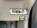プリウス Ｓ　ハイブリッド　ＥＴＣ　バックカメラ　ナビ　オートライト　スマートキー　電動格納ミラー　ＣＶＴ　盗難防止システム　衝突安全ボディ　アルミホイール　ミュージックプレイヤー接続可　ＡＢＳ　ＥＳＣ　エアコン（4枚目）