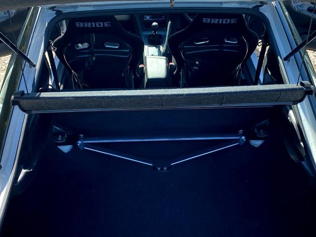 タイプX 5MT/BRIDEセミバケットシート/BRIDEグローブボックス/HPIインタークーラー/BRITZラジエター/BRITZ車高調/SSRエイグルミネルバ18インチ9J10J/D-MAXアーム/(16枚目)