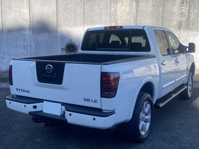 タイタン クルーキャブＬＥ　４ＷＤ　Ｖ８　革シート　電動シート　リフトアップ（2枚目）