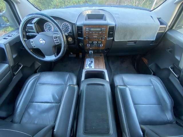 タイタン クルーキャブＬＥ　４ＷＤ　Ｖ８　革シート　電動シート　リフトアップ（3枚目）