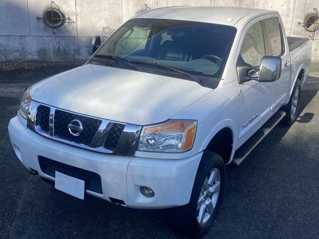 タイタン クルーキャブＬＥ　４ＷＤ　Ｖ８　革シート　電動シート　リフトアップ（4枚目）