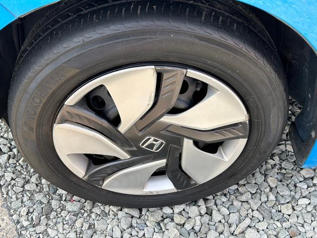 Fパッケージ 1年保証/ハイブリッド車/全面窓ウロコ除去済み/作業記録掲載/アイドリングストップ/ナビTV/DVD再生/CD再生/スマートキー(スペアキー2個)/リペアキット/工具類確認済(21枚目)