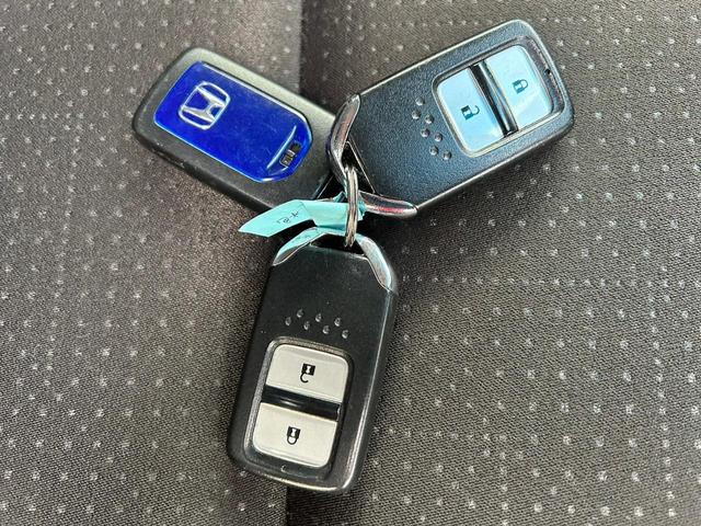 Fパッケージ 1年保証/ハイブリッド車/全面窓ウロコ除去済み/作業記録掲載/アイドリングストップ/ナビTV/DVD再生/CD再生/スマートキー(スペアキー2個)/リペアキット/工具類確認済(31枚目)