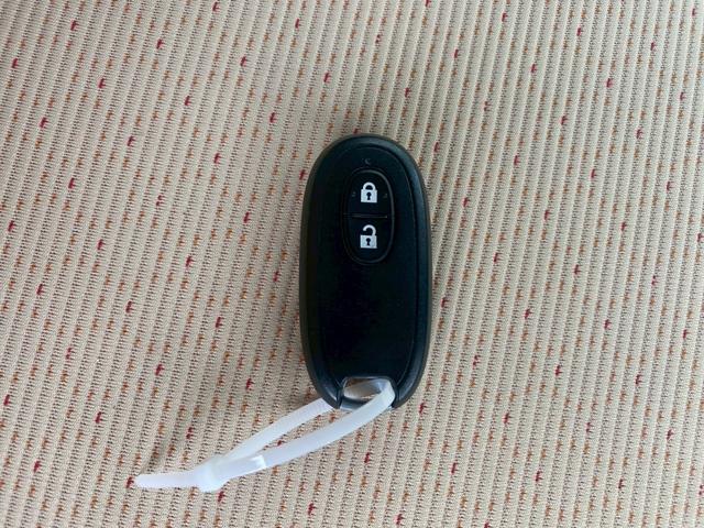 アルトラパン Ｇ　スマートキー　ベンチシート　ＡＴ　盗難防止システム　ＡＢＳ　ＣＤ　衝突安全ボディ　エアコン　パワーステアリング　パワーウィンドウ（8枚目）