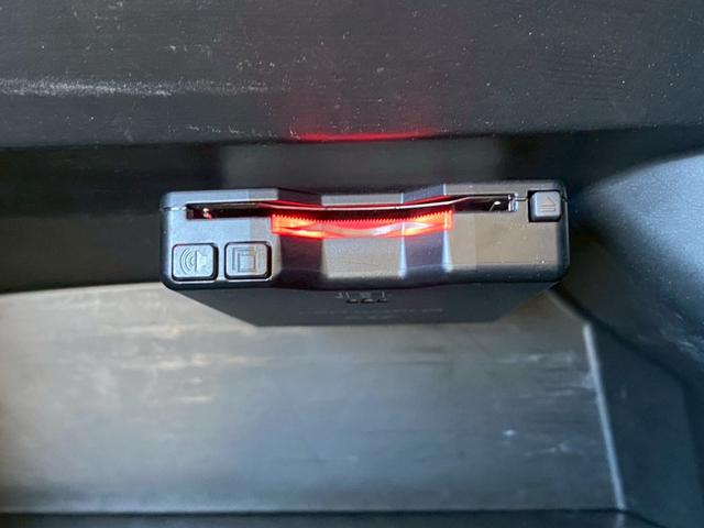 Ｎ－ＢＯＸカスタム Ｇ　ＳＳパッケージ　ＥＴＣ　両側電動スライドドア　ナビ　ＴＶ　ＨＩＤ　スマートキー　アイドリングストップ　電動格納ミラー　ベンチシート　ＣＶＴ　盗難防止システム　ＡＢＳ　ＥＳＣ　ＣＤ　ＵＳＢ　ミュージックプレイヤー接続可（8枚目）