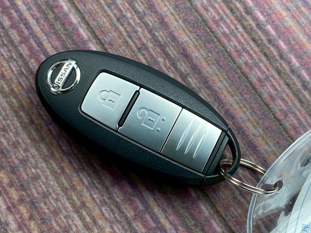 マーチ ボレロ　ＥＴＣ　アルミホイール　スマートキー　アイドリングストップ　電動格納ミラー　ＣＶＴ　盗難防止システム　衝突安全ボディ　ＡＢＳ　ＥＳＣ　ＣＤ　ミュージックプレイヤー接続可　エアコン　パワーステアリング（10枚目）