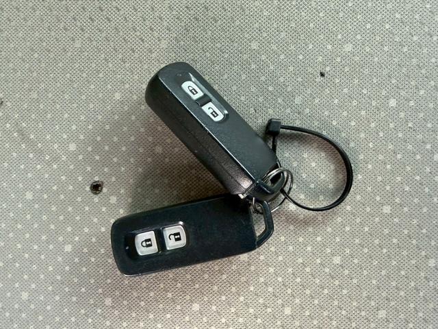 Ｎ－ＢＯＸ Ｇ　両側スライドドア　スマートキー　アイドリングストップ　電動格納ミラー　ベンチシート　ＣＶＴ　盗難防止システム　ＡＢＳ　ＥＳＣ　ＣＤ　衝突安全ボディ　エアコン　パワーステアリング　パワーウィンドウ（9枚目）