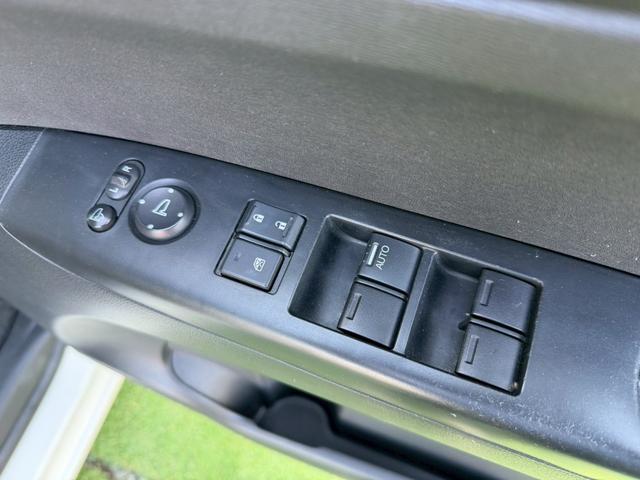 �p���[�E�B���h�E�̃X�C�b�`�ł���B�^�]�Ȃɋ��Ȃ��瑋���J���߂̃R���g���[���ł��܂���B