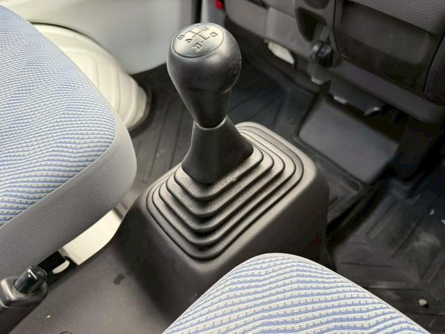 アクティトラック タウン　ＭＴ　ＥＴＣ　キーレスエントリー　エアコン　パワーウィンドウ　運転席エアバッグ　ＣＤ（4枚目）