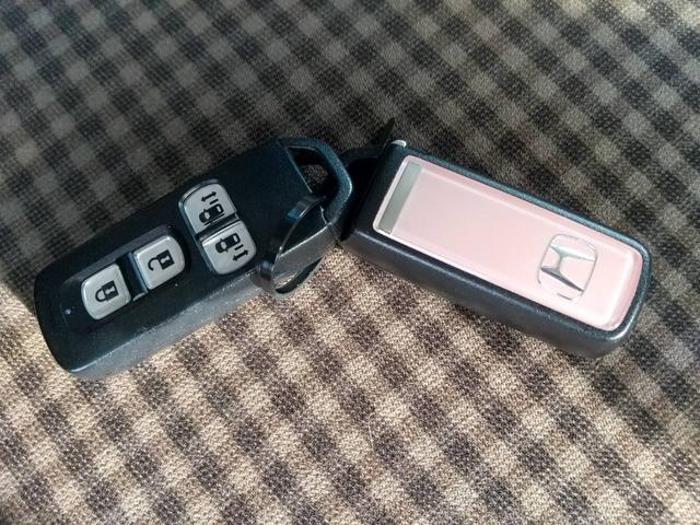 N-BOX 2トーンカラースタイル G・Lパッケージ 1年保証/両側電動スライドドア/ETC/スマートキー/ナビゲーションTV/バックカメラ(13枚目)