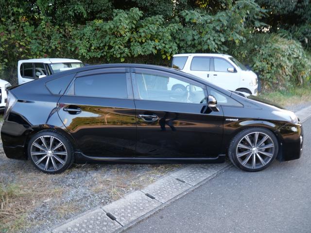 プリウス Ｇツーリングセレクション　スマートキー　プッシュスタート　ナビ　フルセグ　バックモニター　ＥＴＣ　社外１８インチアルミホイール　ダウンサス　レザー調シートカバー（5枚目）