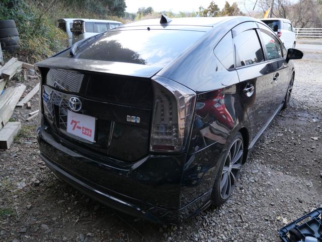 プリウス Ｇツーリングセレクション　スマートキー　プッシュスタート　ナビ　フルセグ　バックモニター　ＥＴＣ　社外１８インチアルミホイール　ダウンサス　レザー調シートカバー（9枚目）