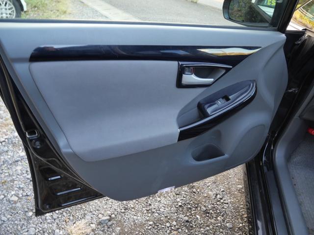 プリウス Ｇツーリングセレクション　スマートキー　プッシュスタート　ナビ　フルセグ　バックモニター　ＥＴＣ　社外１８インチアルミホイール　ダウンサス　レザー調シートカバー（17枚目）