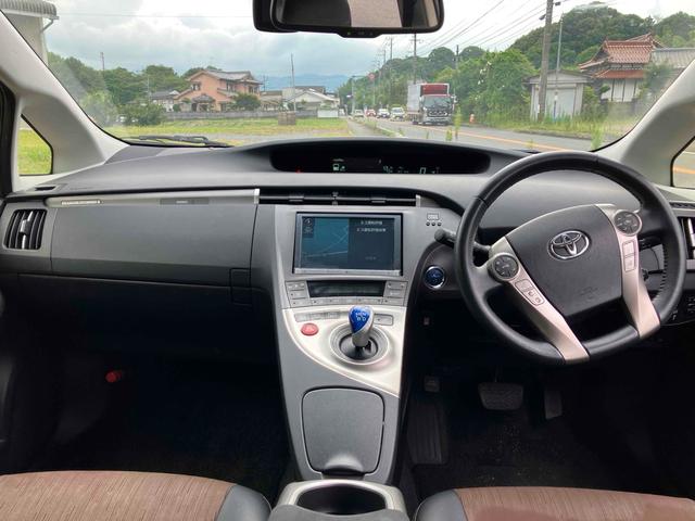 プリウスＰＨＶ Ｇ　ハイブリッド　ドライブレコーダー　ＥＴＣ　バックカメラ　ナビ　ＴＶ　オートクルーズコントロール　オートライト　ＨＩＤ　スマートキー　電動格納ミラー　ＣＶＴ　盗難防止システム　衝突安全ボディ（2枚目）