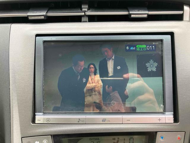 プリウスＰＨＶ Ｇ　ハイブリッド　ドライブレコーダー　ＥＴＣ　バックカメラ　ナビ　ＴＶ　オートクルーズコントロール　オートライト　ＨＩＤ　スマートキー　電動格納ミラー　ＣＶＴ　盗難防止システム　衝突安全ボディ（6枚目）