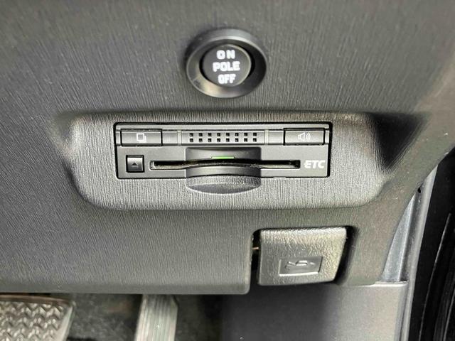 プリウスＰＨＶ Ｇ　ハイブリッド　ドライブレコーダー　ＥＴＣ　バックカメラ　ナビ　ＴＶ　オートクルーズコントロール　オートライト　ＨＩＤ　スマートキー　電動格納ミラー　ＣＶＴ　盗難防止システム　衝突安全ボディ（8枚目）